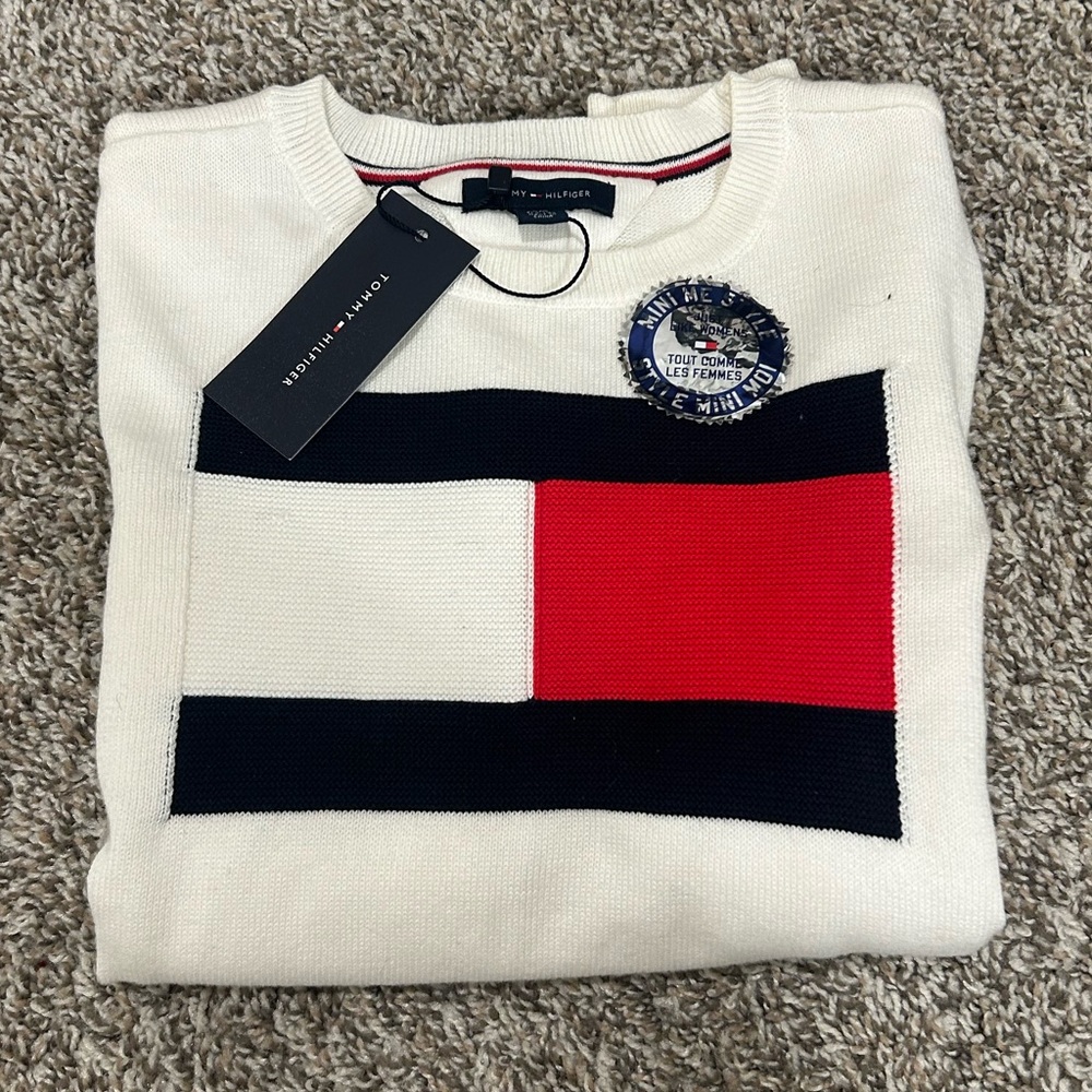 Tommy Hilfiger Cream Knit Sweater with Red & Navy Flag Preppy Classic
